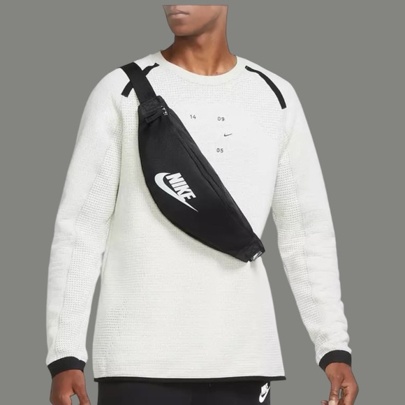 Nike Handbags - Nike Heritage Crossbody Waistpack Unisex Bag Black Size 3 L